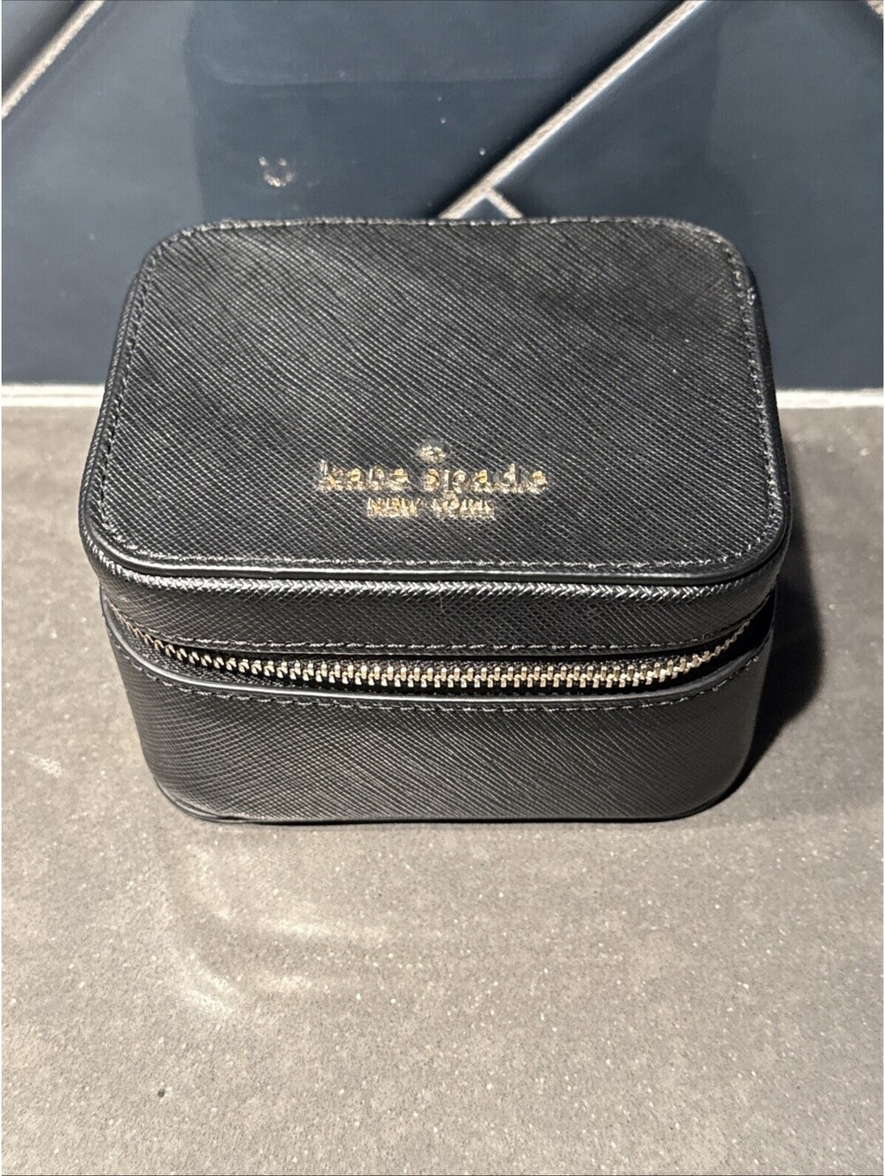 Kate Spade New York Staci Travel Jewelry Box - Black And Gold Zipper